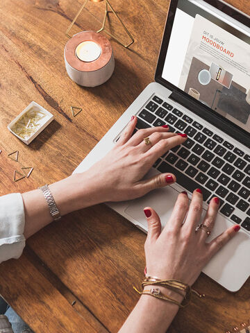 moodboard badkamer invullen laptop