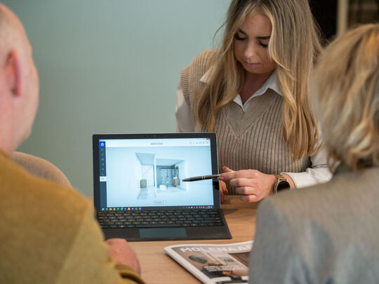 2502_Showroomadviseur Manuela_05401_online