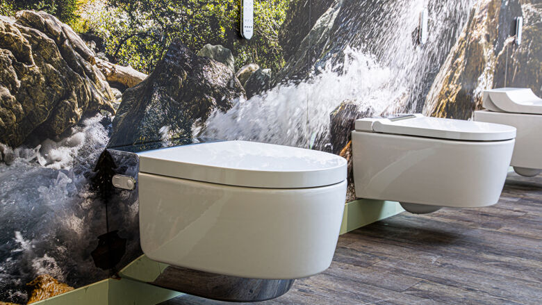 Douchewc's aan Geberit muur ingeklapt zijaanzicht