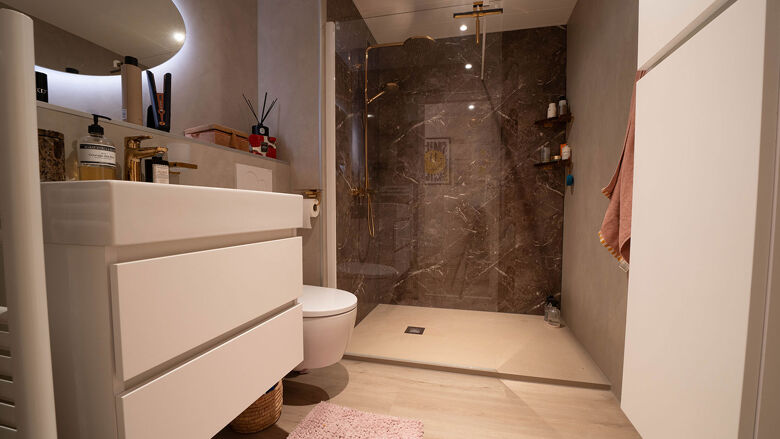 2411_Voor-na_Desi_1420x1066px_slider-Badkamer-B-na