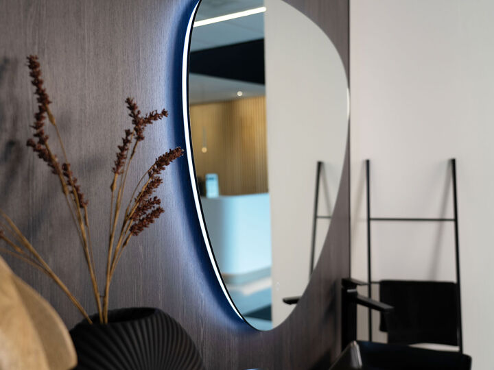 organische spiegel in badkamer