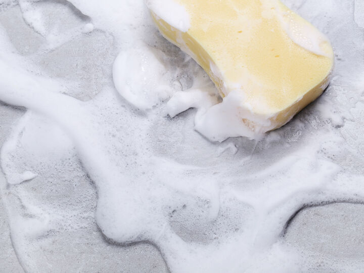 gele-spons-schoonmaken