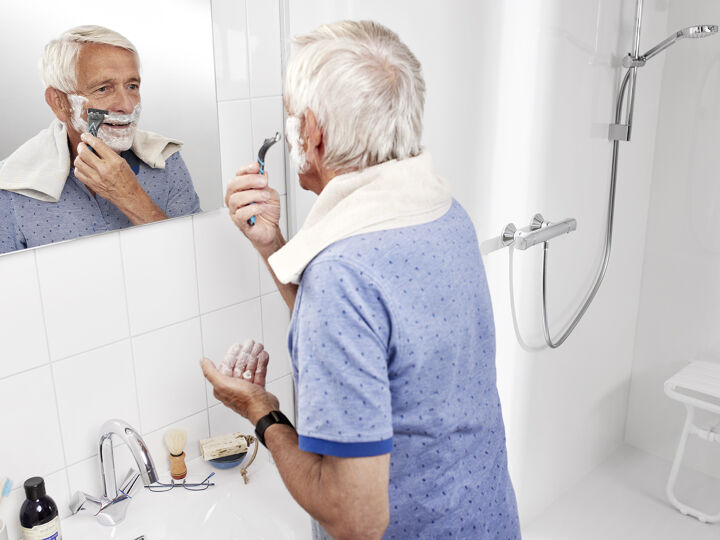 Robert in een molenaar badkamer