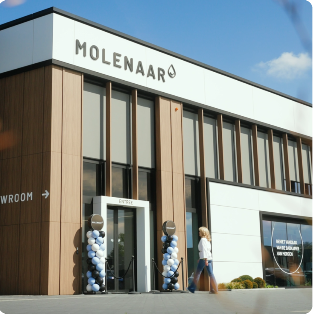 Natasja froger in de showroom Molenaar