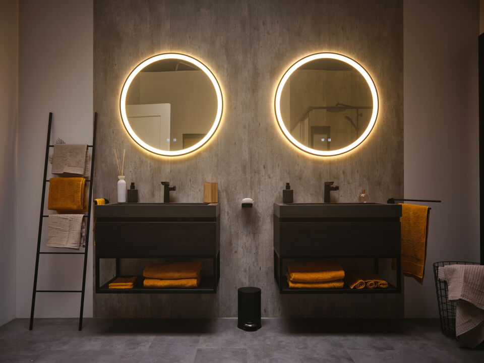 Dubbel industrieel wastafelmeubel met ronde spiegel inclusief verlichting